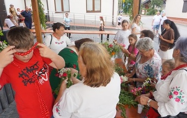 Wianki nad Wisłą w Opatowcu &ndash; tradycja, integracja i edukacja międzypokoleniowa 22