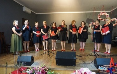 Wianki nad Wisłą w Opatowcu &ndash; tradycja, integracja i edukacja międzypokoleniowa 31