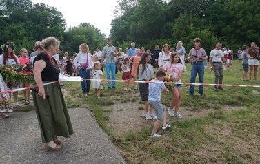 Wianki nad Wisłą w Opatowcu &ndash; tradycja, integracja i edukacja międzypokoleniowa 60