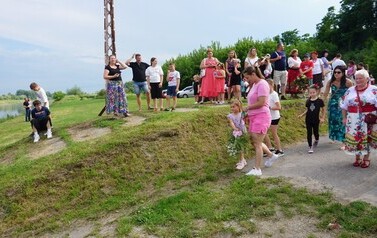 Wianki nad Wisłą w Opatowcu &ndash; tradycja, integracja i edukacja międzypokoleniowa 63