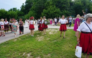 Wianki nad Wisłą w Opatowcu &ndash; tradycja, integracja i edukacja międzypokoleniowa 65