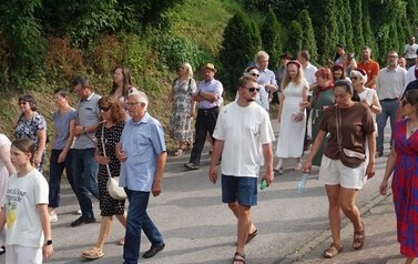 Wianki nad Wisłą w Opatowcu &ndash; tradycja, integracja i edukacja międzypokoleniowa 74