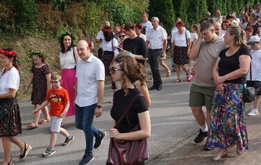 Wianki nad Wisłą w Opatowcu &ndash; tradycja, integracja i edukacja międzypokoleniowa 76