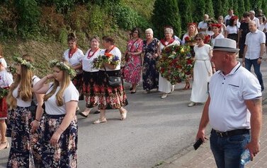 Wianki nad Wisłą w Opatowcu &ndash; tradycja, integracja i edukacja międzypokoleniowa 78