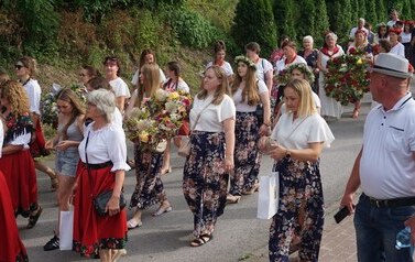 Wianki nad Wisłą w Opatowcu &ndash; tradycja, integracja i edukacja międzypokoleniowa 79
