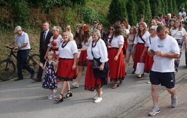 Wianki nad Wisłą w Opatowcu &ndash; tradycja, integracja i edukacja międzypokoleniowa 80