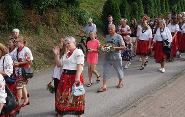 Wianki nad Wisłą w Opatowcu &ndash; tradycja, integracja i edukacja międzypokoleniowa 81