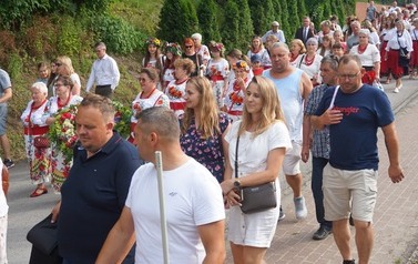 Wianki nad Wisłą w Opatowcu &ndash; tradycja, integracja i edukacja międzypokoleniowa 83