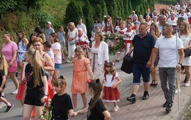 Wianki nad Wisłą w Opatowcu &ndash; tradycja, integracja i edukacja międzypokoleniowa 84