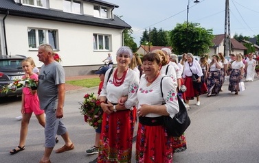 Wianki nad Wisłą w Opatowcu &ndash; tradycja, integracja i edukacja międzypokoleniowa 93