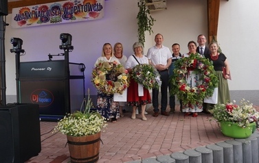 Wianki nad Wisłą w Opatowcu &ndash; tradycja, integracja i edukacja międzypokoleniowa 102