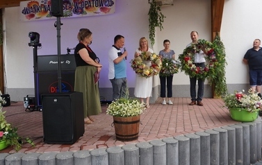 Wianki nad Wisłą w Opatowcu &ndash; tradycja, integracja i edukacja międzypokoleniowa 109