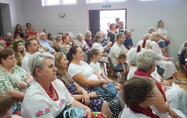Wianki nad Wisłą w Opatowcu &ndash; tradycja, integracja i edukacja międzypokoleniowa 128