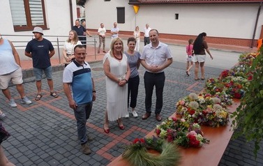 Wianki nad Wisłą w Opatowcu &ndash; tradycja, integracja i edukacja międzypokoleniowa 136