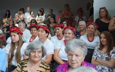 Wianki nad Wisłą w Opatowcu &ndash; tradycja, integracja i edukacja międzypokoleniowa 137