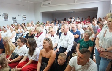 Wianki nad Wisłą w Opatowcu &ndash; tradycja, integracja i edukacja międzypokoleniowa 146