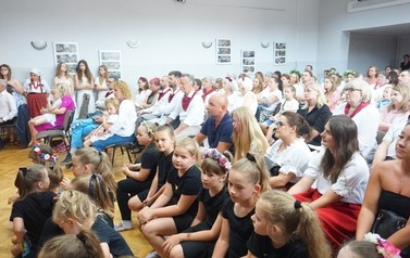 Wianki nad Wisłą w Opatowcu &ndash; tradycja, integracja i edukacja międzypokoleniowa 148