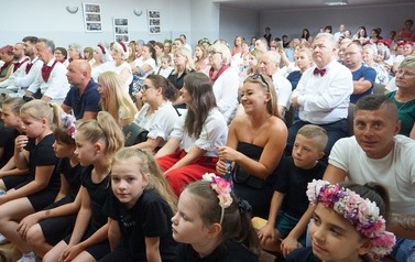 Wianki nad Wisłą w Opatowcu &ndash; tradycja, integracja i edukacja międzypokoleniowa 149