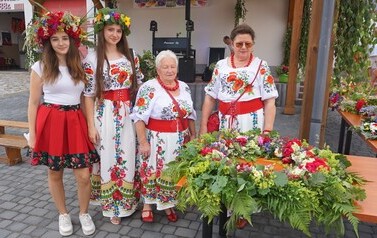 Wianki nad Wisłą w Opatowcu &ndash; tradycja, integracja i edukacja międzypokoleniowa 166