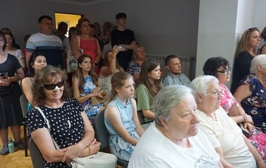 Wianki nad Wisłą w Opatowcu &ndash; tradycja, integracja i edukacja międzypokoleniowa 181