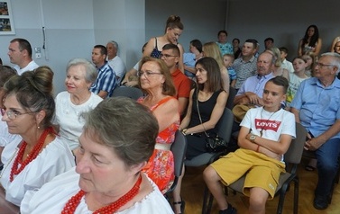 Wianki nad Wisłą w Opatowcu &ndash; tradycja, integracja i edukacja międzypokoleniowa 183