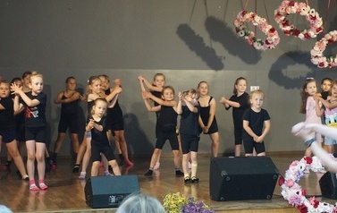 Podsumowanie sezonu artystycznego Skakanka.Dance w Instytucji Kultury w Opatowcu 17