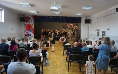 Podsumowanie sezonu artystycznego Skakanka.Dance w Instytucji Kultury w Opatowcu 18
