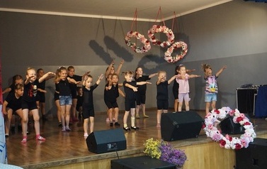 Podsumowanie sezonu artystycznego Skakanka.Dance w Instytucji Kultury w Opatowcu 20
