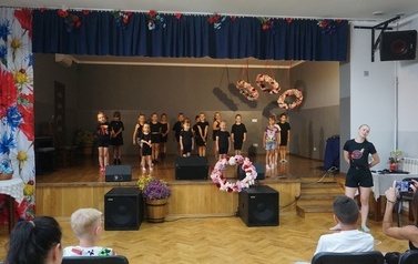 Podsumowanie sezonu artystycznego Skakanka.Dance w Instytucji Kultury w Opatowcu 24