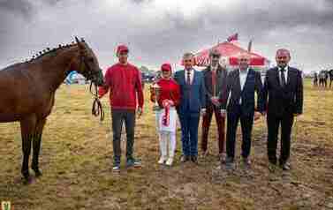 XXVI Świętokrzyski Młodzieżowy Championat Koni Małopolskich w Opatowcu - święto hodowc&oacute;w, tradycji i dobrej zabawy - aparat 1 145