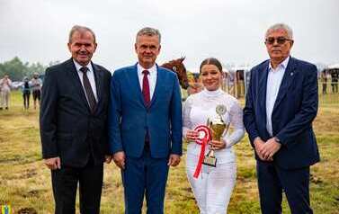 XXVI Świętokrzyski Młodzieżowy Championat Koni Małopolskich w Opatowcu - święto hodowc&oacute;w, tradycji i dobrej zabawy - aparat 1 150