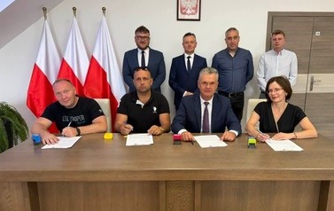 Powstaje nowe boisko sportowe w Krzczonowie  1