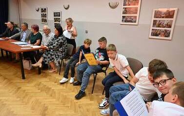 Międzypokoleniowo w instytucji kultury &ndash; tradycja przekazywana z pokolenia na pokolenie 9