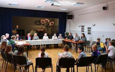 Międzypokoleniowo w instytucji kultury &ndash; tradycja przekazywana z pokolenia na pokolenie 25