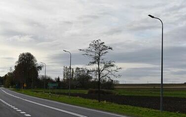 Nowe 104. lampy oświetleniowe przy drodze krajowej nr 79 02