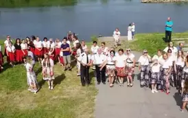 Wianki nad Wisłą w Opatowcu &ndash; barwna tradycja i święto jedności z naturą 35