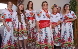 Wianki nad Wisłą w Opatowcu &ndash; barwna tradycja i święto jedności z naturą 95