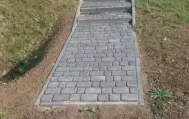 Remont chodnika przy Grobie Nieznanego Żołnierza w Charbinowicach 4