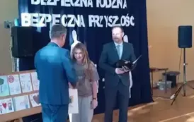 Uroczyste spotkanie podsumowujące konkurs profilaktyczny pn. &bdquo;Rodzina wolna od przemocy &ndash; przyszłość bez uzależnień&rdquo;  oraz wręczenie medali &bdquo;Za Długoletnią Służbę&rdquo;.  13