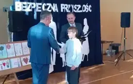 Uroczyste spotkanie podsumowujące konkurs profilaktyczny pn. &bdquo;Rodzina wolna od przemocy &ndash; przyszłość bez uzależnień&rdquo;  oraz wręczenie medali &bdquo;Za Długoletnią Służbę&rdquo;.  14