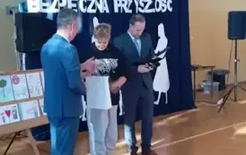 Uroczyste spotkanie podsumowujące konkurs profilaktyczny pn. &bdquo;Rodzina wolna od przemocy &ndash; przyszłość bez uzależnień&rdquo;  oraz wręczenie medali &bdquo;Za Długoletnią Służbę&rdquo;.  15