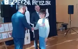 Uroczyste spotkanie podsumowujące konkurs profilaktyczny pn. &bdquo;Rodzina wolna od przemocy &ndash; przyszłość bez uzależnień&rdquo;  oraz wręczenie medali &bdquo;Za Długoletnią Służbę&rdquo;.  16