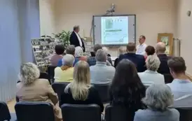 Spotkanie autorskie z tw&oacute;rcami publikacji &bdquo;Ewolucja Doliny Nidy w p&oacute;źnym glacjale i holocenie&rdquo; w Gminnej Bibliotece Publicznej w Opatowcu 3