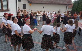 Wianki nad Wisłą w Opatowcu &ndash; tradycja, integracja i edukacja międzypokoleniowa 1