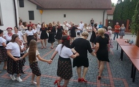 Wianki nad Wisłą w Opatowcu &ndash; tradycja, integracja i edukacja międzypokoleniowa 2