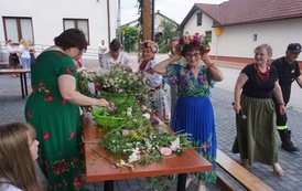 Wianki nad Wisłą w Opatowcu &ndash; tradycja, integracja i edukacja międzypokoleniowa 18