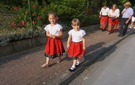 Wianki nad Wisłą w Opatowcu &ndash; tradycja, integracja i edukacja międzypokoleniowa 37