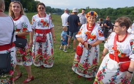 Wianki nad Wisłą w Opatowcu &ndash; tradycja, integracja i edukacja międzypokoleniowa 41