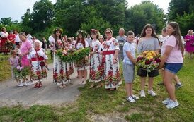 Wianki nad Wisłą w Opatowcu &ndash; tradycja, integracja i edukacja międzypokoleniowa 64