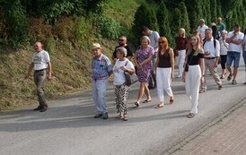 Wianki nad Wisłą w Opatowcu &ndash; tradycja, integracja i edukacja międzypokoleniowa 70